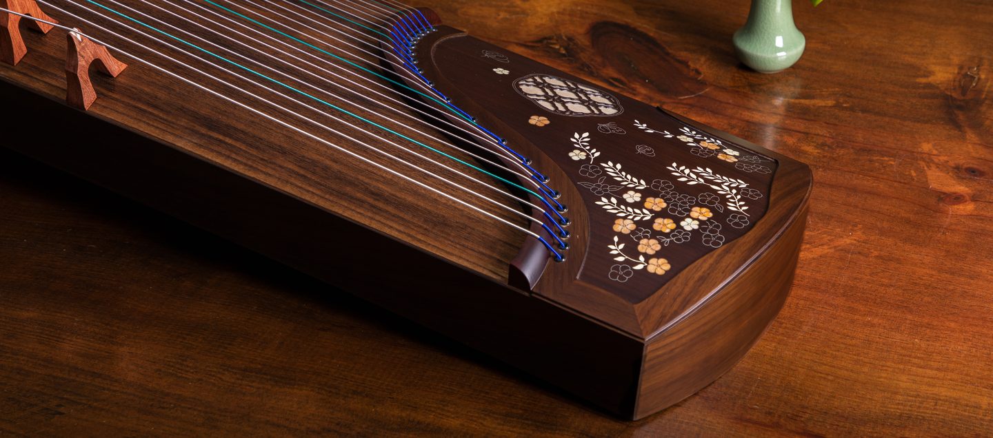 Jǐnyú — Fine Jade guzheng, head