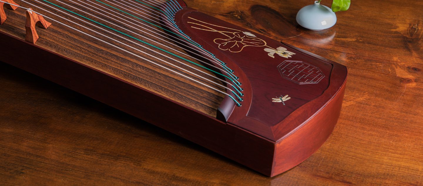 Míngdé — Bright Virtue guzheng, head
