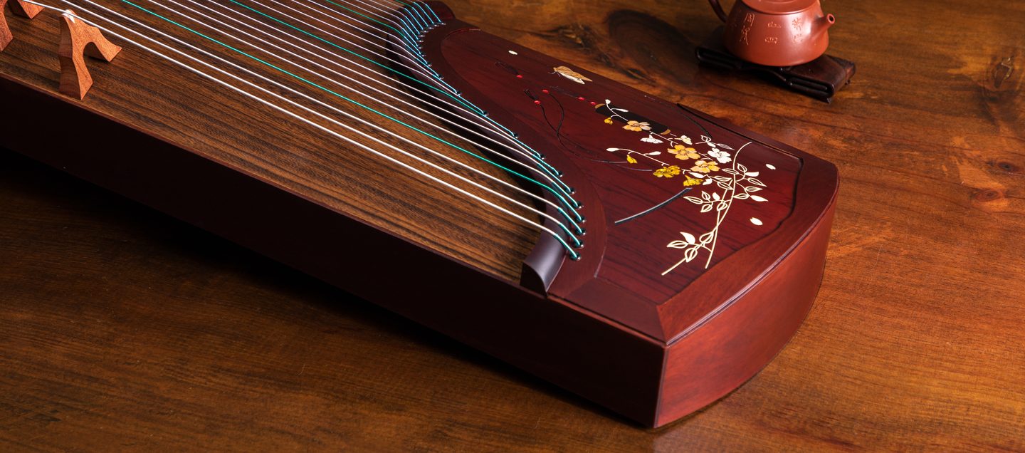 Táoyāo — Peach Blossom guzheng, head