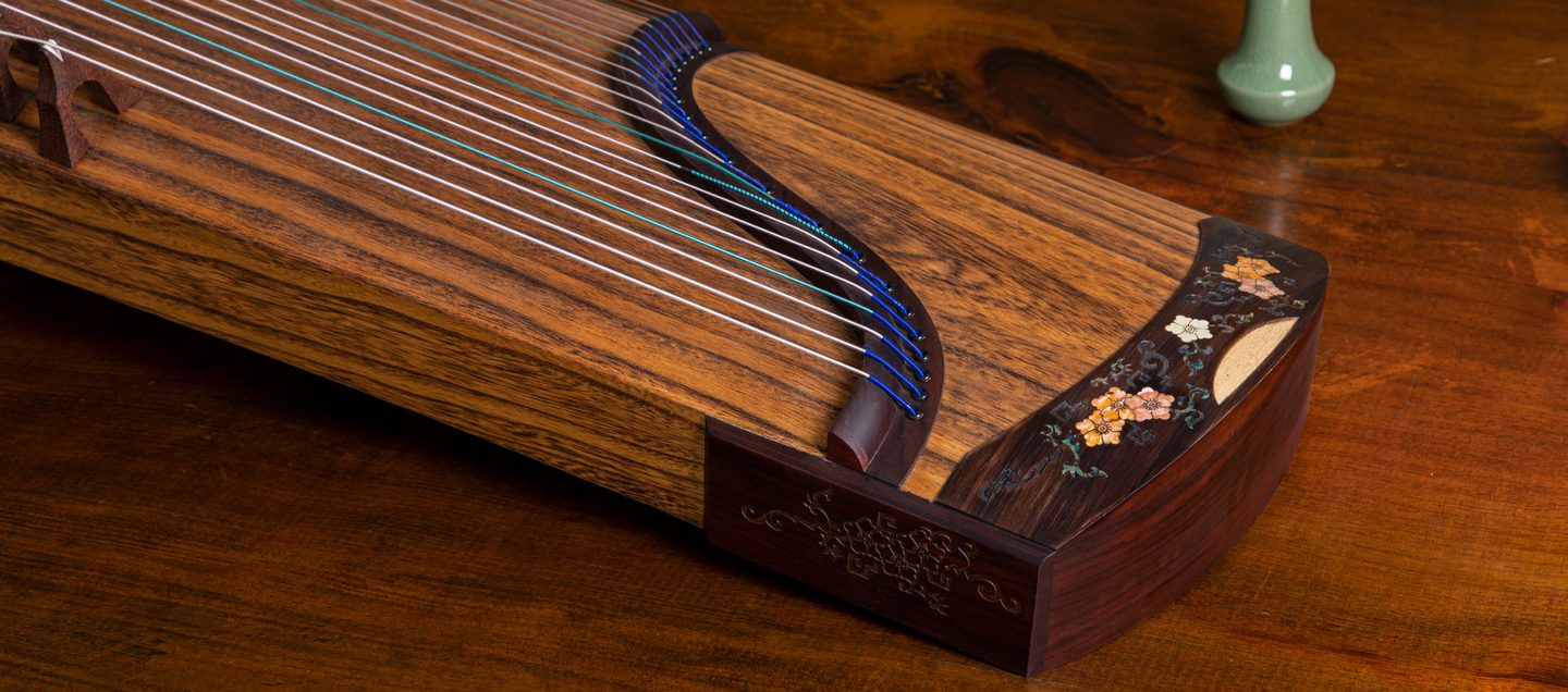 Zhuóyù — Carved Jade guzheng, head